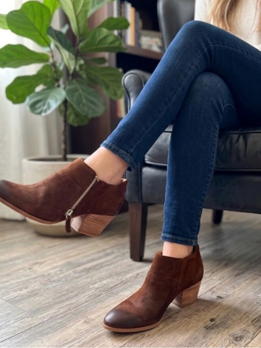 Franco Sarto Classic Brown Leather Ankle Booties 2” heels size 8.5